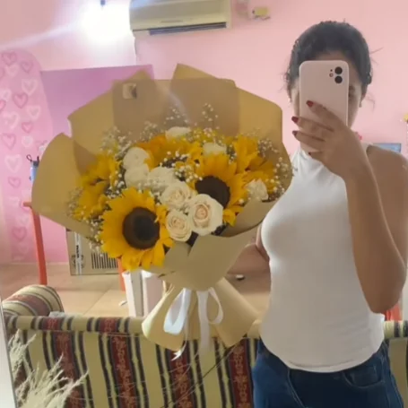 Cliente contenta con ramo